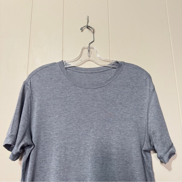 Lululemon Vneck Shirt Gray Men Size M? - Picture 2 of 6
